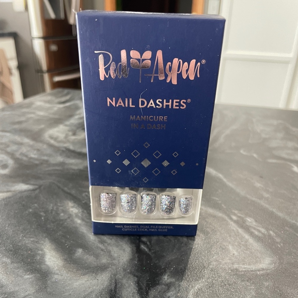 Red Aspen Nail Dashes